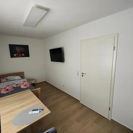 Moderne & Ruhige In Fuer Arbeiter & Urlauber