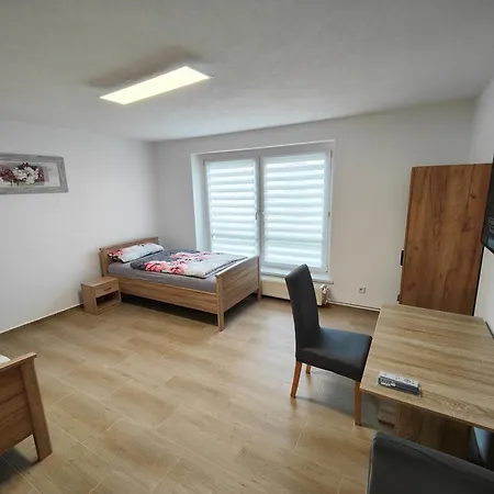 Moderne & Ruhige In Fuer Arbeiter & Urlauber *